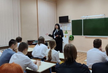 Председатель Балашовского районного суда встретилась со школьниками