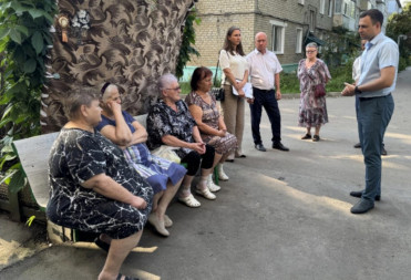 ГЛАВА БАЛАШОВСКОГО РАЙОНА ОЛЕГ ДУБОВЕНКО ВСТРЕТИЛСЯ С ЖИТЕЛЯМИ МИКРОРАЙОНА «КПТ»