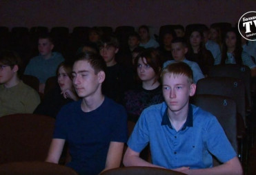 В ДОМЕ КУЛЬТУРЫ СЕЛА РЕПНОЕ ПОКАЗАЛИ КИНО «ДОРОГА НА БЕРЛИН»