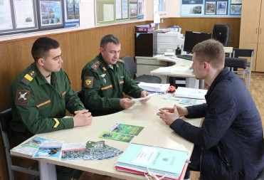 В Саратовской области более 100 человек вместо срочной выбрали контрактную службу