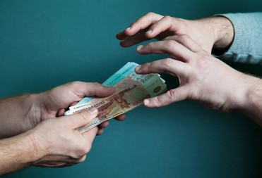 ВОСЕМЬ ТЫСЯЧ РУБЛЕЙ ЗА ВЕЧЕРИНКУ С МАЛОЗНАКОМЫМИ ЛЮДЬМИ
