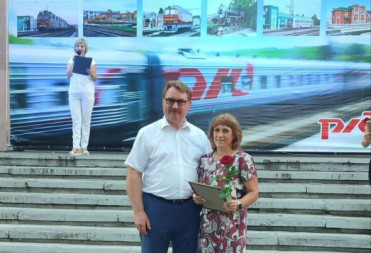 Павел Петраков поздравляет железнодорожников с праздником