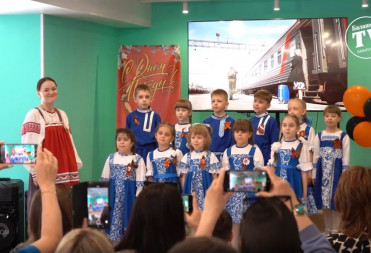 НА 9 МАЯ В ЦЕНТРАЛЬНОЙ ГОРОДСКОЙ БИБЛИОТЕКЕ ПРОШЕЛ ИМПРОВИЗИРОВАННЫЙ КОНЦЕРТ