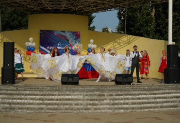 СТРАНА-БОГАТЫРЬ ОТМЕЧАЕТ ДЕНЬ РОЖДЕНИЯ