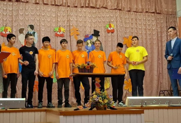 В ПИНЕРОВСКОЙ ШКОЛЕ БАЛАШОВСКОГО РАЙОНА ПРОШЕЛ ОСЕННИЙ БАЛ
