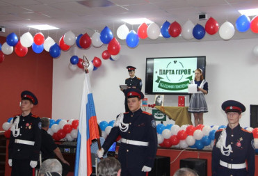 В школе кадетов открыли “Парту героев”