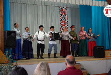 АРТИСТЫ “КАЗАЧЬЕГО РАЗГУЛЯЯ” ВЫСТУПИЛИ ДЛЯ ЖИТЕЛЕЙ СЕЛА