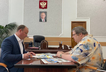 ГЛАВА БАЛАШОВСКОГО РАЙОНА МИХАИЛ ЗАХАРОВ ПРЕДПОЧИТАЕТ БУМАЖНЫЙ ВАРИАНТ ГАЗЕТЫ