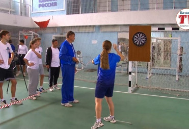 ШКОЛЬНИКИ СОРЕВНОВАЛИСЬ В СПОРТИВНЫХ УМЕНИЯХ