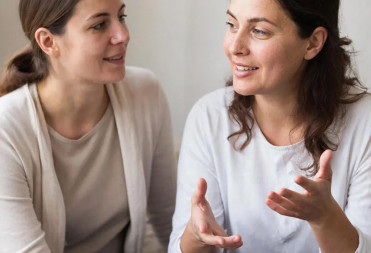 МИЗИНЕЦ ПОСТРАДАЛ ВО ВРЕМЯ ОТКРОВЕННОГО РАЗГОВОРА ДВУХ ДАМ ИЗ БАЛАШОВА