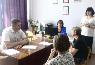 ДЕПУТАТ АЛЕКСЕЙ КОЛЬЦОВ ПРОВЕЛ ВСТРЕЧУ С МАТЕРЯМИ УЧАСТНИКОВ СВО В СЕЛЕ КОТОВРАС