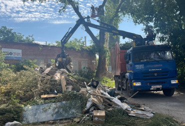 В БАЛАШОВЕ ПРОДОЛЖАЮТСЯ РАБОТЫ ПО БЛАГОУСТРОЙСТВУ